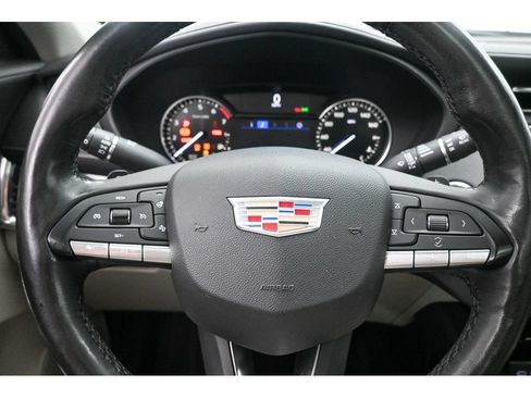 Used 2020 Cadillac XT4 Luxury w/ Cold Weather Package AWD/4WD image 14