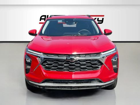 Used 2026 Chevrolet Trax LT FWD image 2