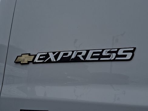Used 2025 Chevrolet Express 2500 w/ Enhanced Convenience Package RWD image 30