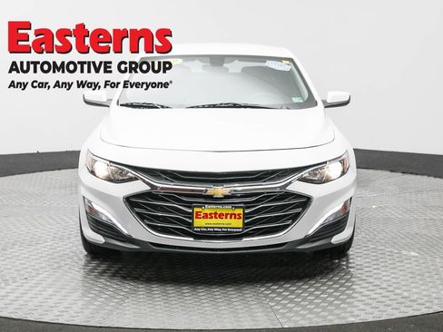 Used 2020 Chevrolet Malibu LT image 2