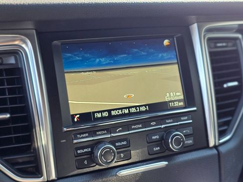 Used 2016 Porsche Macan S image 30