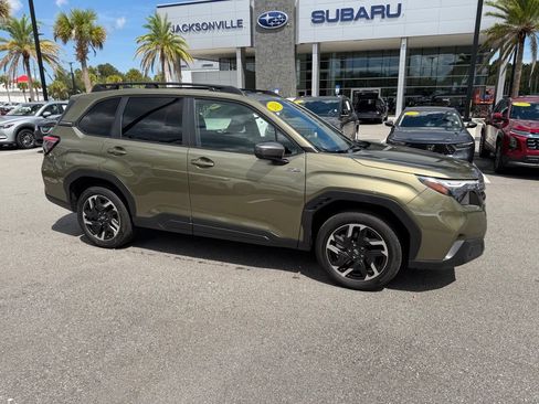 Used 2026 Subaru Forester Premium AWD/4WD image 2