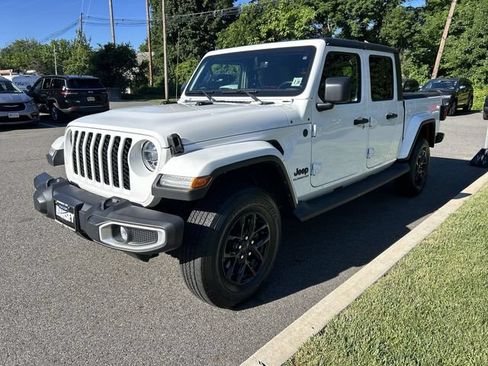 Used 2022 Jeep Gladiator Sport AWD/4WD image 4