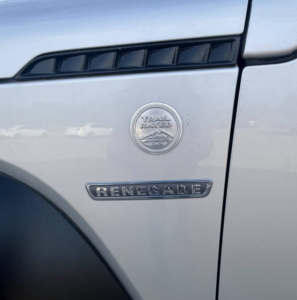 Used 2010 Jeep Liberty Renegade w/ Comfort Seating Group AWD/4WD image 5