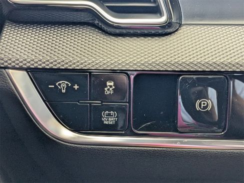 Used 2025 Kia Sportage LX image 28