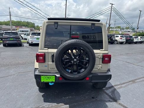 Used 2022 Jeep Wrangler Unlimited Sahara w/ Cold Weather Group image 4