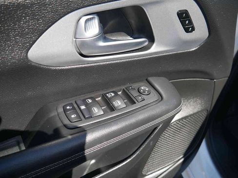 Certified 2024 Chrysler Pacifica Limited FWD image 26