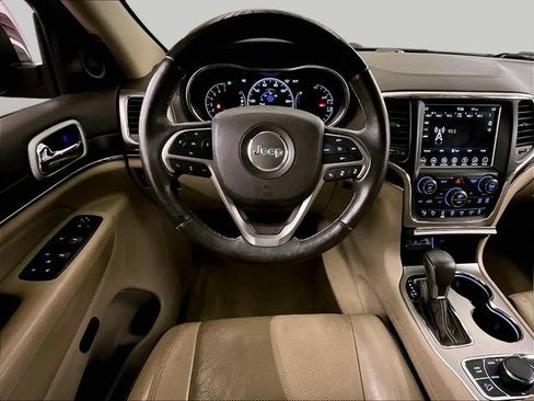 Used 2018 Jeep Grand Cherokee Overland AWD/4WD image 6