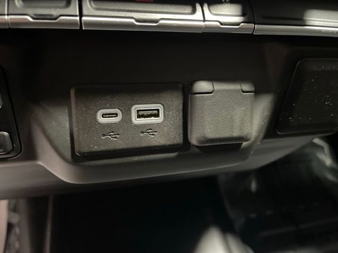Used 2025 Chevrolet Silverado 3500 W/T AWD/4WD image 31