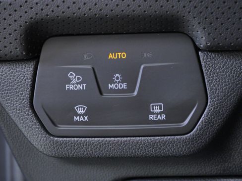 Used 2024 Volkswagen Atlas SEL AWD/4WD image 24