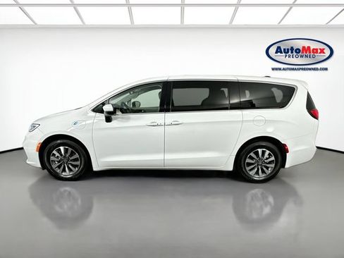 Used 2023 Chrysler Pacifica Touring-L FWD image 9