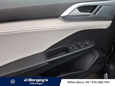 New 2026 Volkswagen Taos SE AWD/4WD image 8