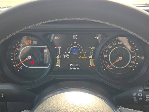 Used 2025 Jeep Wrangler Unlimited Sahara AWD/4WD image 21