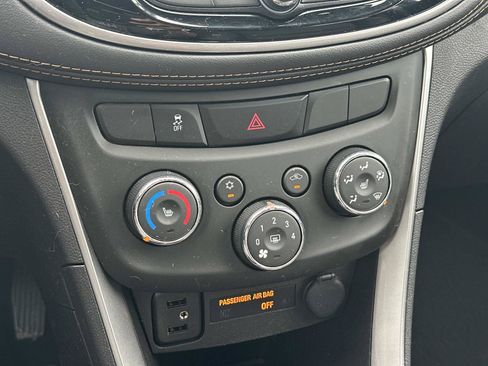 Certified 2022 Chevrolet Trax LT w/ Premium Seat Package AWD/4WD image 29