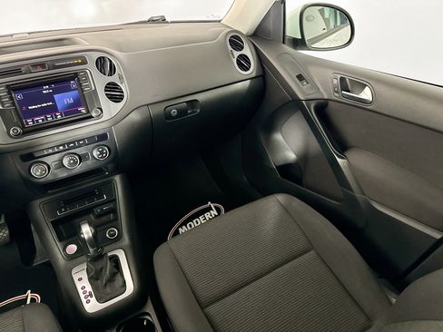 Used 2018 Volkswagen Tiguan Limited w/ Premium Package image 28