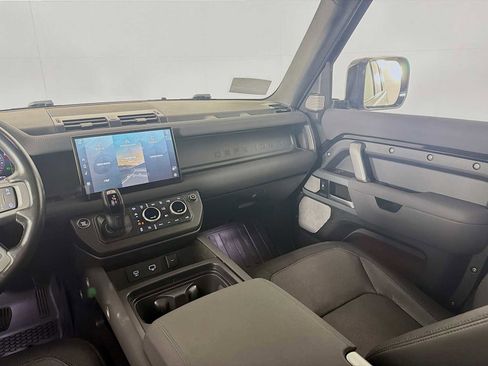 Used 2023 Land Rover Defender 130 X-Dynamic SE image 24