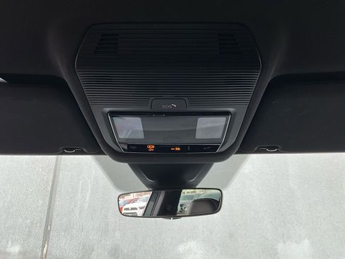 Used 2025 Volkswagen Atlas Cross Sport SE image 15