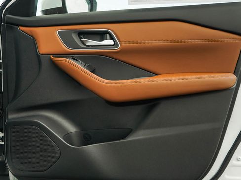 New 2026 Nissan Rogue Platinum image 10