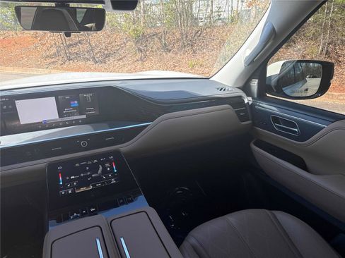 Certified 2025 INFINITI QX80 Sensory image 15