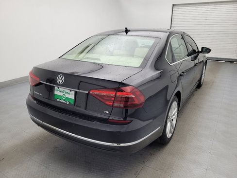 Used 2018 Volkswagen Passat 2.0T SE FWD image 9