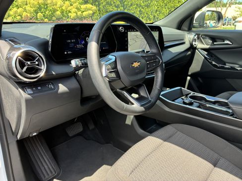 Used 2026 Chevrolet Equinox LT FWD image 21