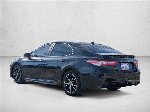 Used 2020 Toyota Camry SE image 8