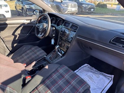 Used 2020 Volkswagen GTI SE image 15