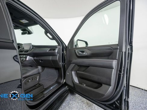 Used 2024 Chevrolet Suburban RST w/ Luxury Package AWD/4WD image 40