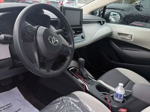 Used 2025 Toyota Corolla LE image 7