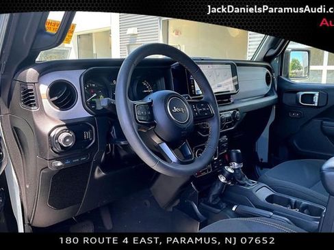 Used 2024 Jeep Wrangler Unlimited AWD/4WD image 11