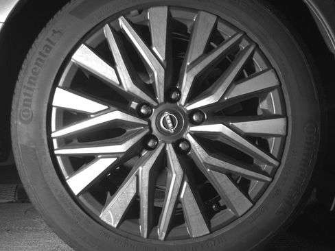 Used 2025 Nissan Altima 2.5 SV FWD image 15