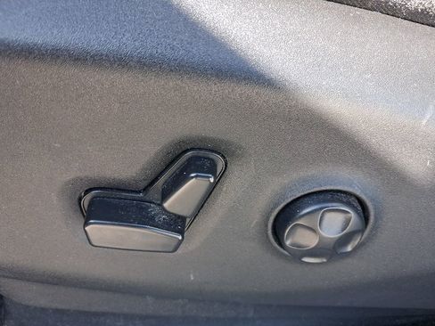 Used 2022 Chrysler Pacifica Touring-L FWD image 17