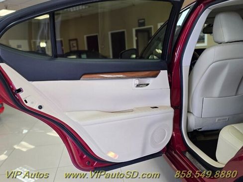 Used 2014 Lexus ES 300h w/ Premium Package w/Bamboo Trim image 11