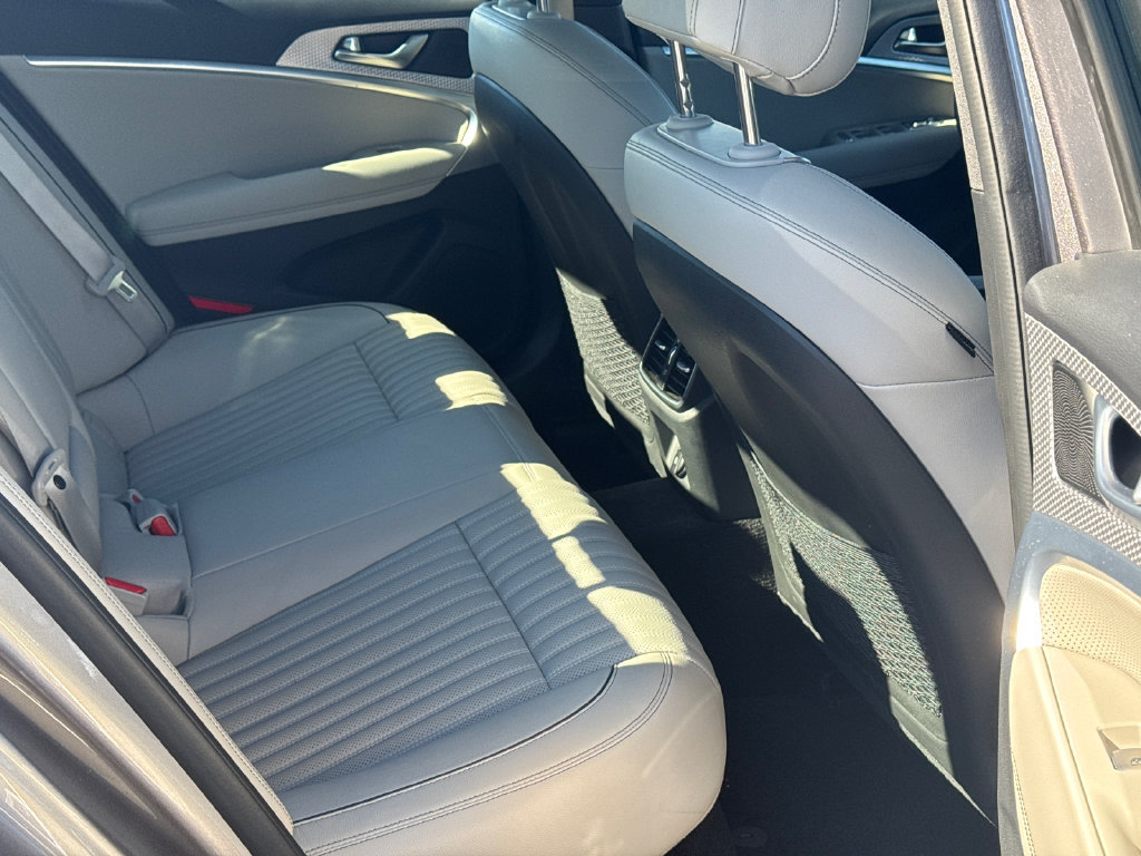Used 2023 Genesis G70 2.0T w/ Sport Prestige Package RWD image 15