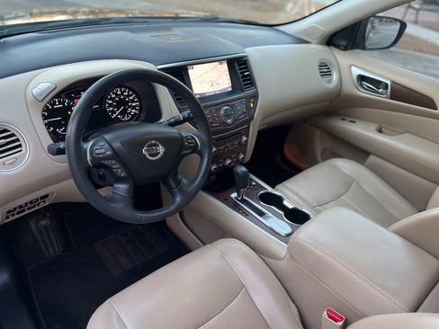 Used 2020 Nissan Pathfinder Platinum image 3