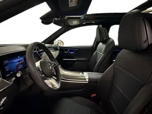 Used 2024 Mercedes-Benz GLC 300 4MATIC image 4