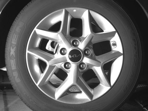 Used 2025 Kia Soul LX w/ LX Technology Package FWD image 12