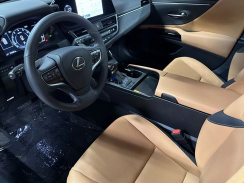 Used 2024 Lexus ES 350 w/ Premium Package FWD image 9