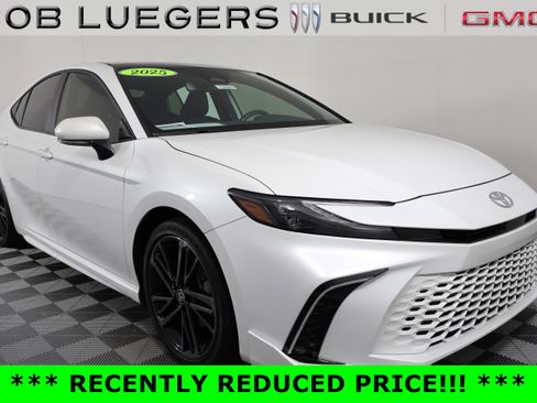 Used 2025 Toyota Camry XSE image 1
