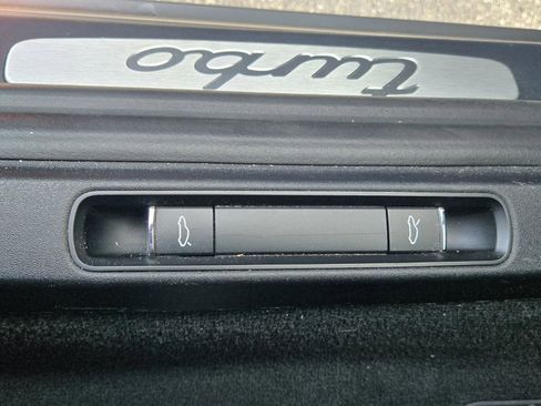 Used 2019 Porsche 911 Turbo image 33