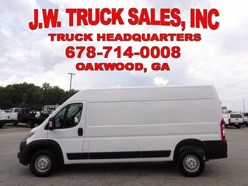 Used 2024 RAM ProMaster 2500 w/ Convenience Group FWD image 2
