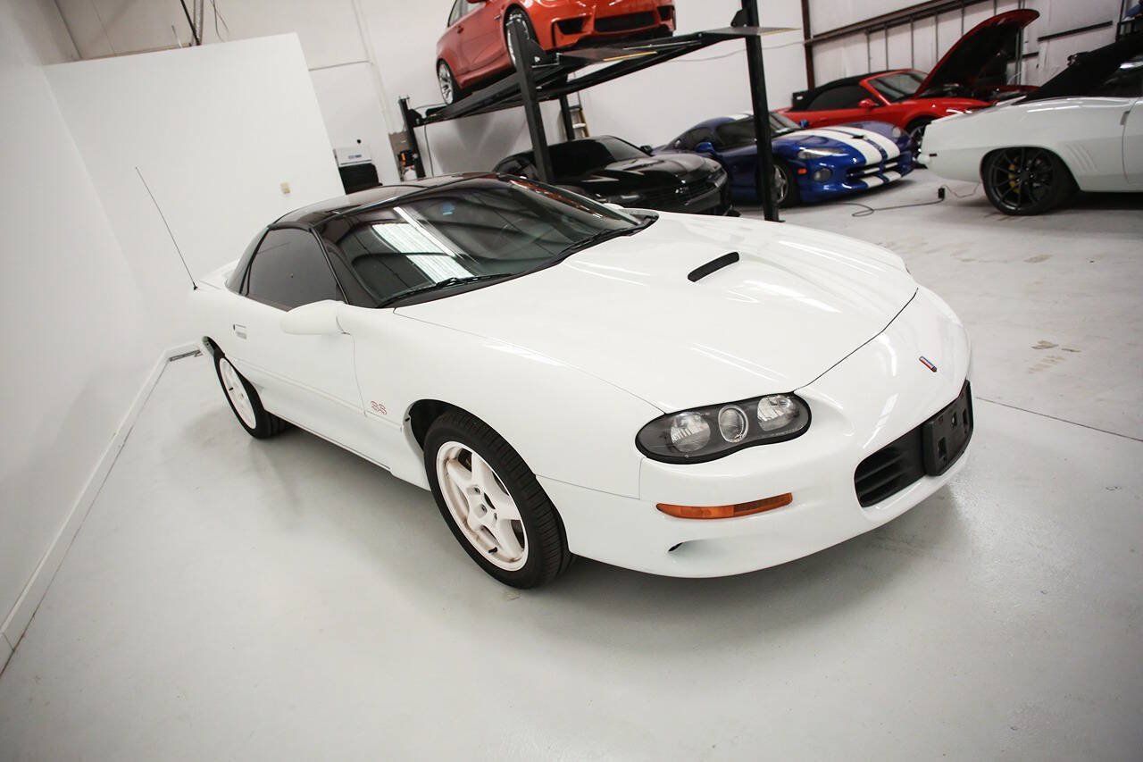 Used 2000 Chevrolet Camaro Z28 w/ SS Performance/Appearance Pkg RWD image 8