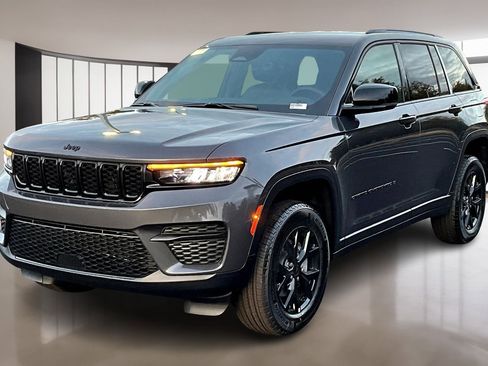 New 2025 Jeep Grand Cherokee Altitude image 2