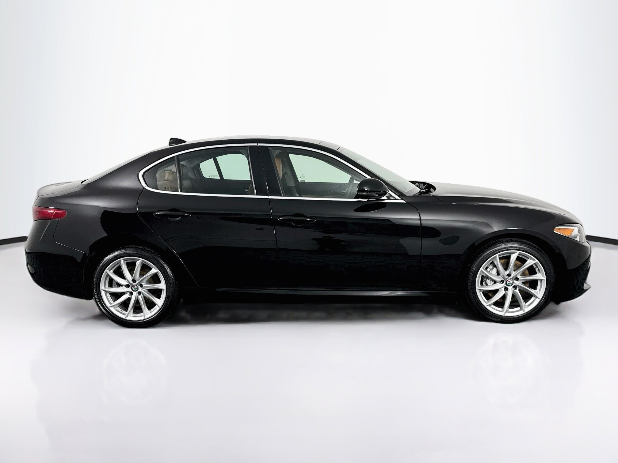 Used 2020 Alfa Romeo Giulia AWD w/ Cold Weather Package image 16