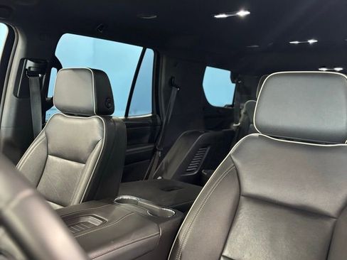 Used 2023 GMC Yukon SLT AWD/4WD image 11