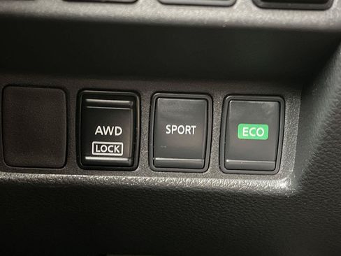 Used 2020 Nissan Rogue SV AWD/4WD image 14