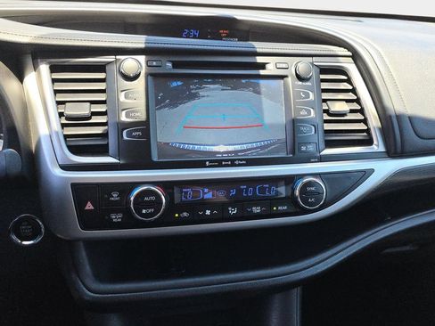 Used 2017 Toyota Highlander SE w/ Carpet Mat Package FWD image 30