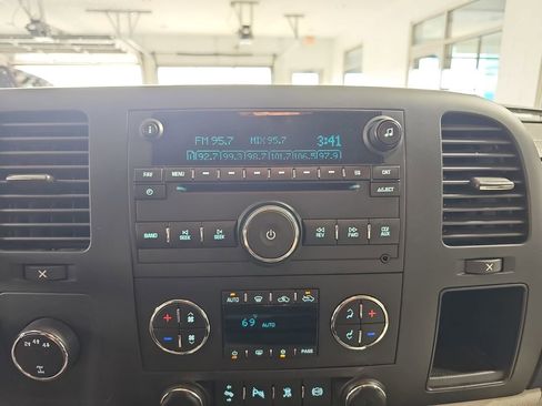 Used 2011 Chevrolet Silverado 2500 LT w/ Interior Plus Package image 26