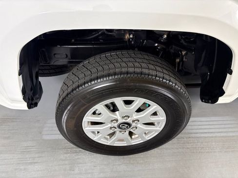 Used 2025 Toyota Tacoma SR5 AWD/4WD image 10