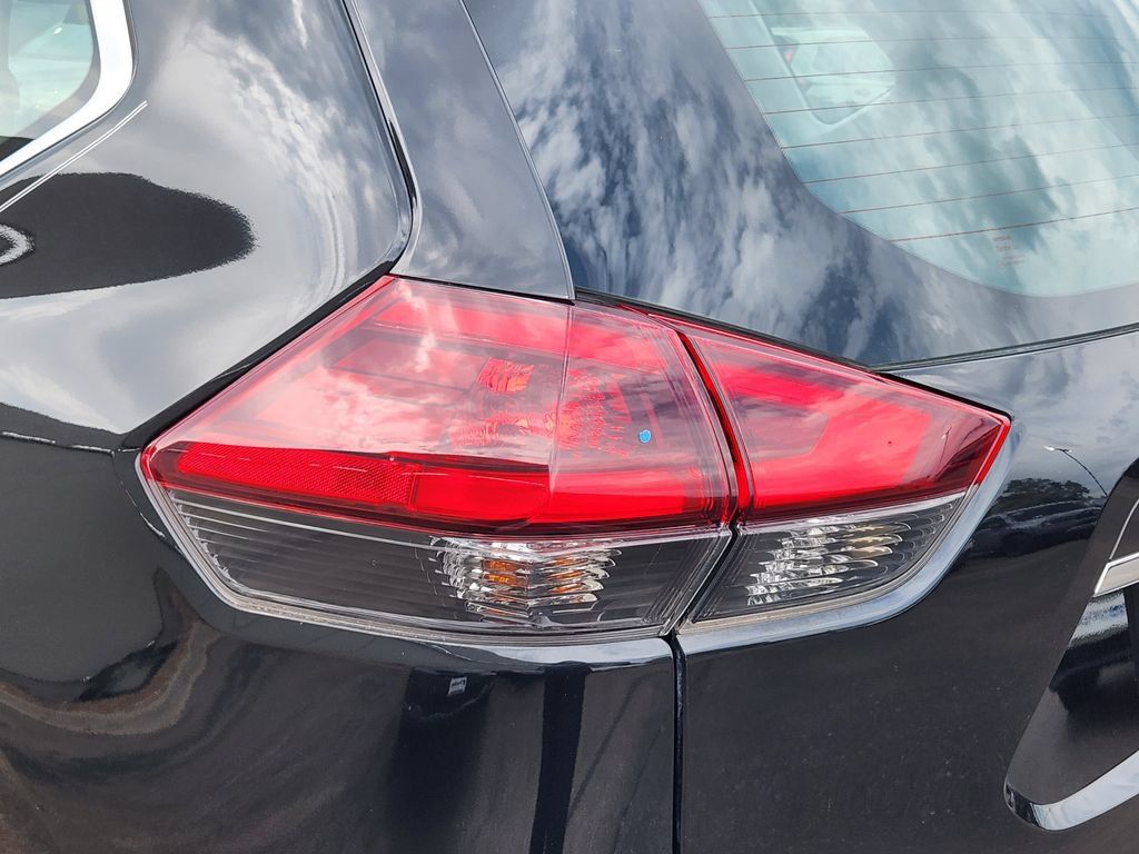 Used 2019 Nissan Rogue S AWD/4WD image 13